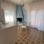 Villa 70 *