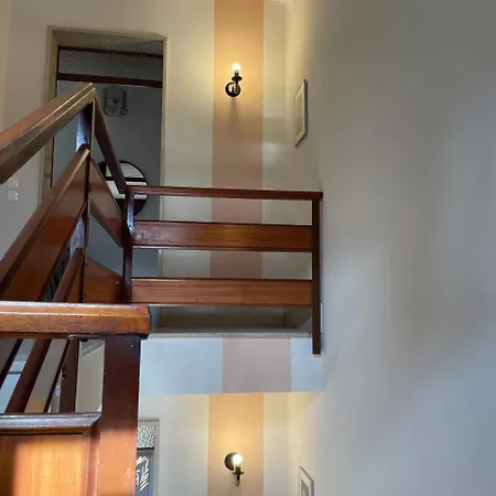 Villa 70 *