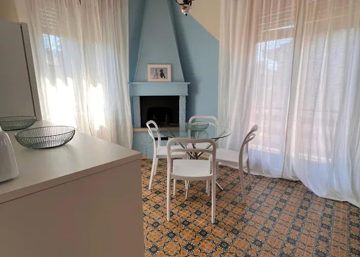 Villa 70 *
